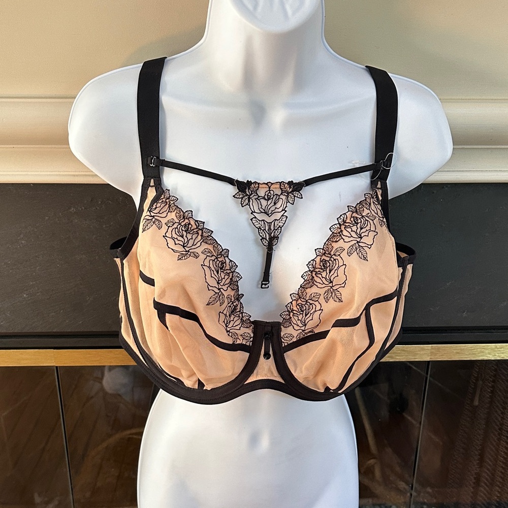 Elomi Sexy Black and Tan Floral Lace Bra